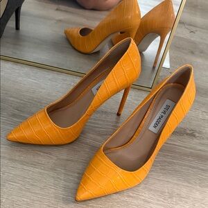 Steve Madden Vibrant Orange Textured Heels